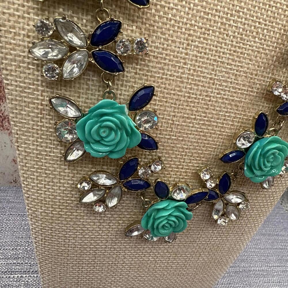 Bizou Crystal Cowgirl Floral Turquoise Blue Rose Rhinestone Flower Necklace - Picture 3 of 5